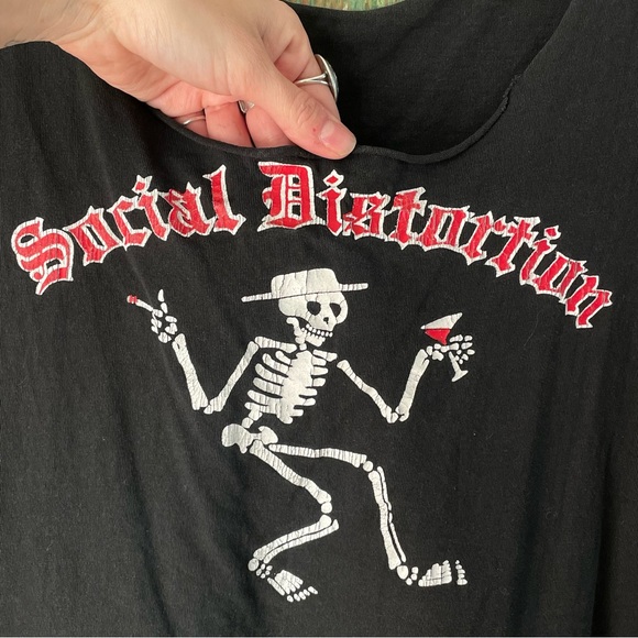 Vintage 90s Social Distortion top - Picture 4 of 5